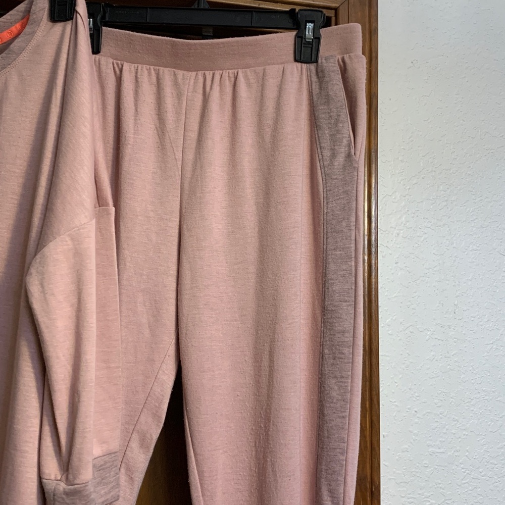 Women's Pink Lounge Set - Picture 4 of 5